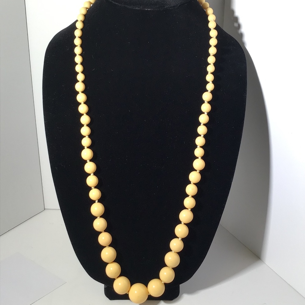 Vintage Cream Graduated Bead Necklace